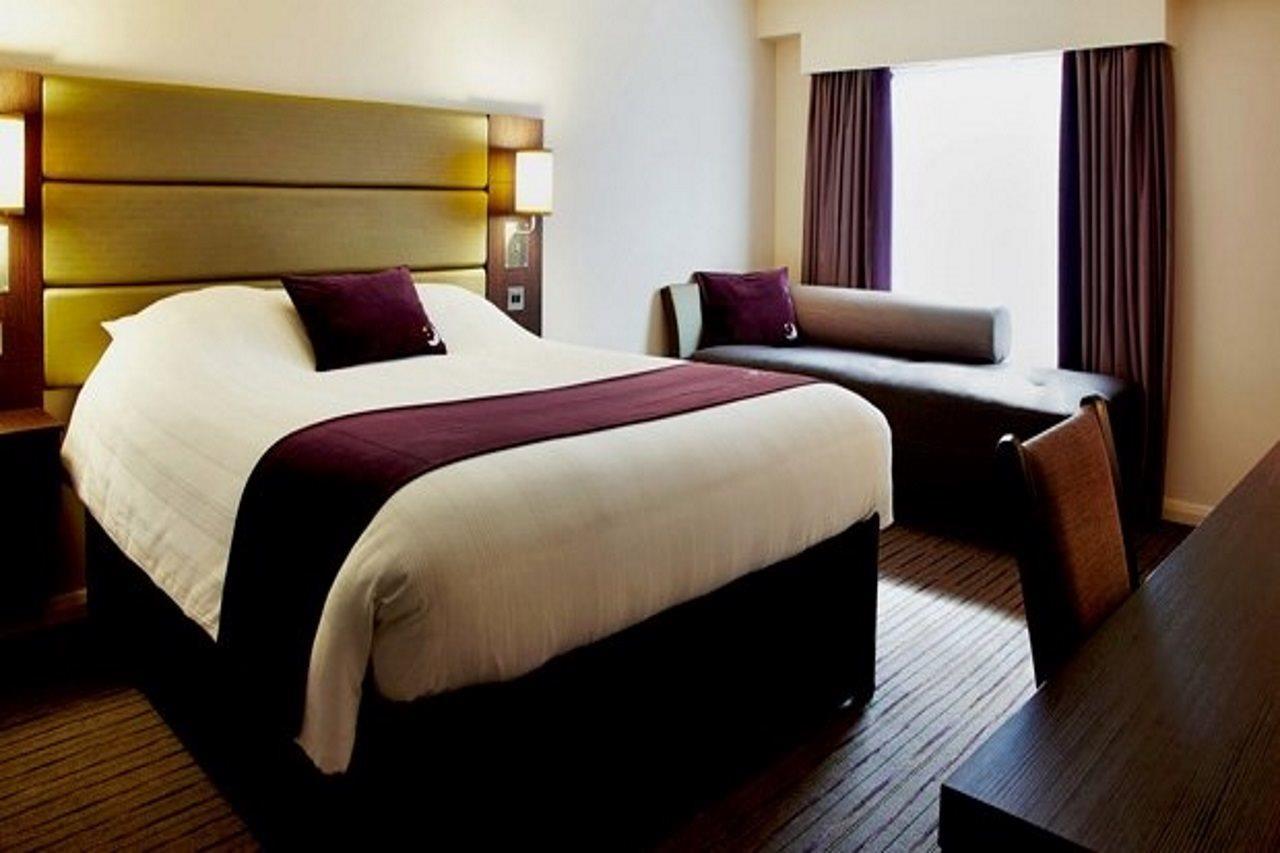 Premier Inn Poole Centre ภายนอก รูปภาพ