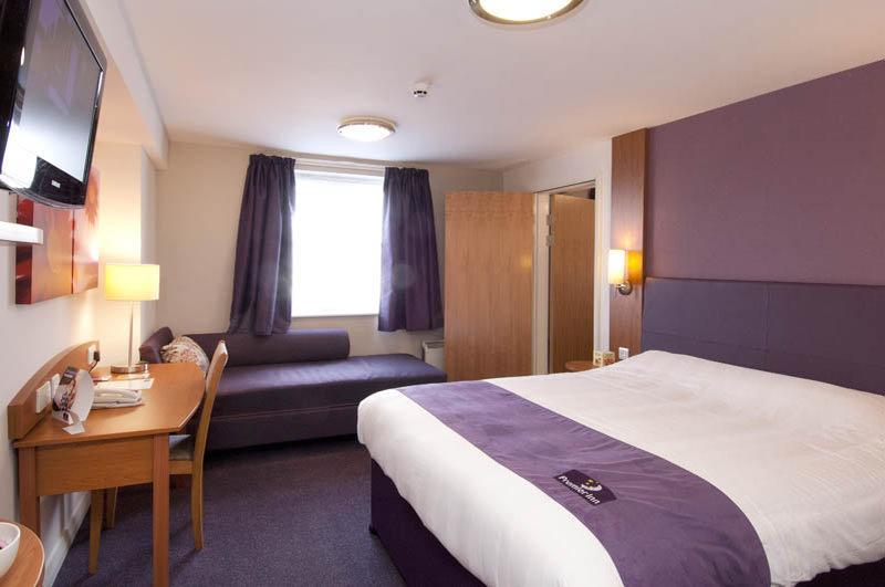 Premier Inn Poole Centre ภายนอก รูปภาพ