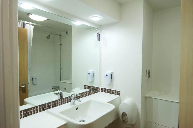 Premier Inn Poole Centre ภายนอก รูปภาพ